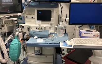 Zoom image: anesthesia machine with bag arm and side mounted screen.